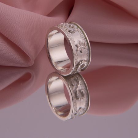Ring mit Stern und Kordel Muster
